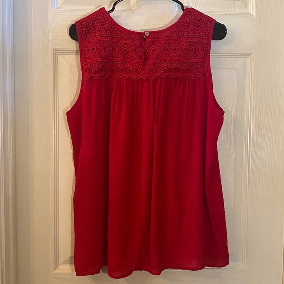 Cato Red Sleeveless Blouse with Lace Detail - Picture 9 of 12